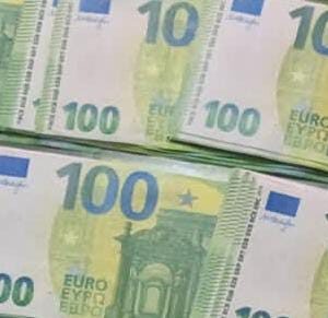 €100 Euros Bills